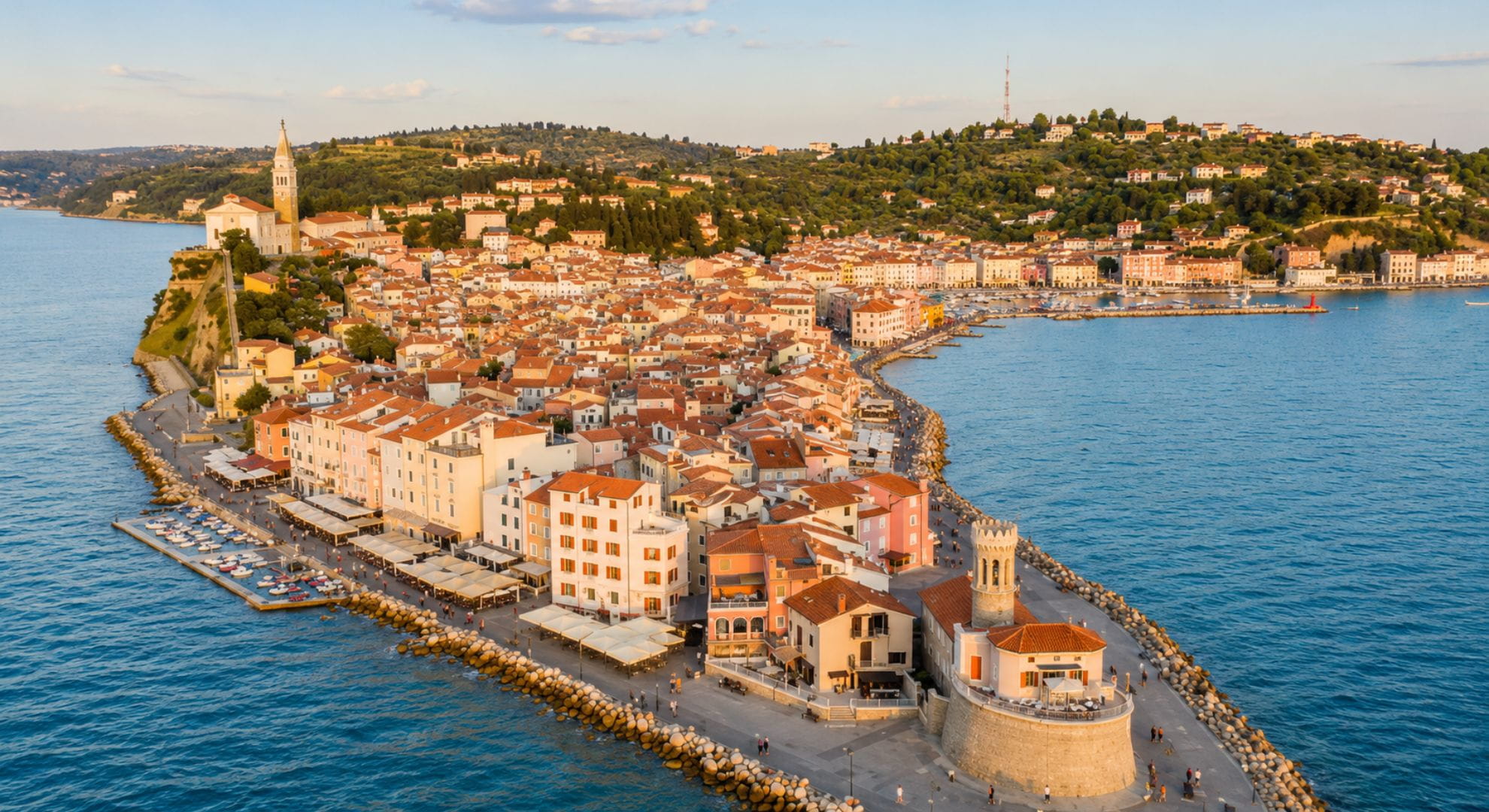 Izlet iz Kopra v Piran Pogled na Piran in slovensko obalo
